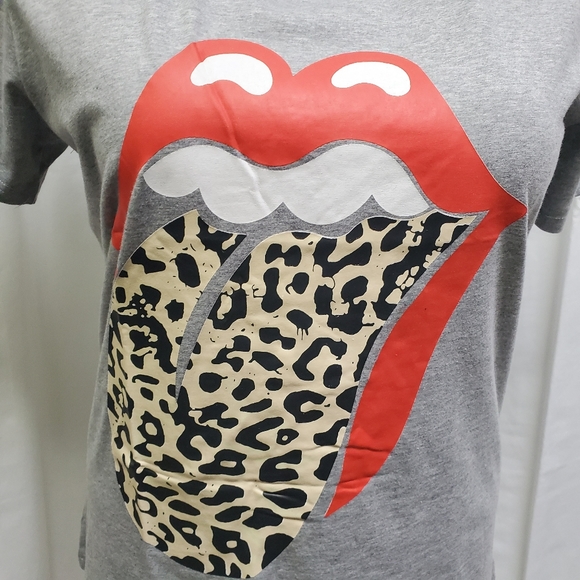 Graphic Tee Women's Large - Picture 2 of 6